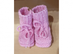 Handgestrickte Baby-Schühchen rosa